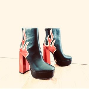 Public Desire Ablaze Platform Boot Size 5